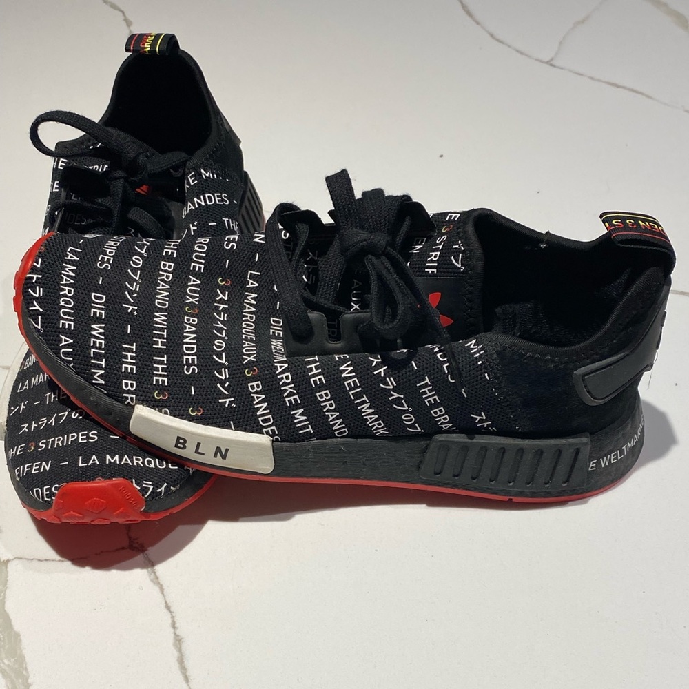 Adidas NMD R1 Berlín Size men's 9 1/2